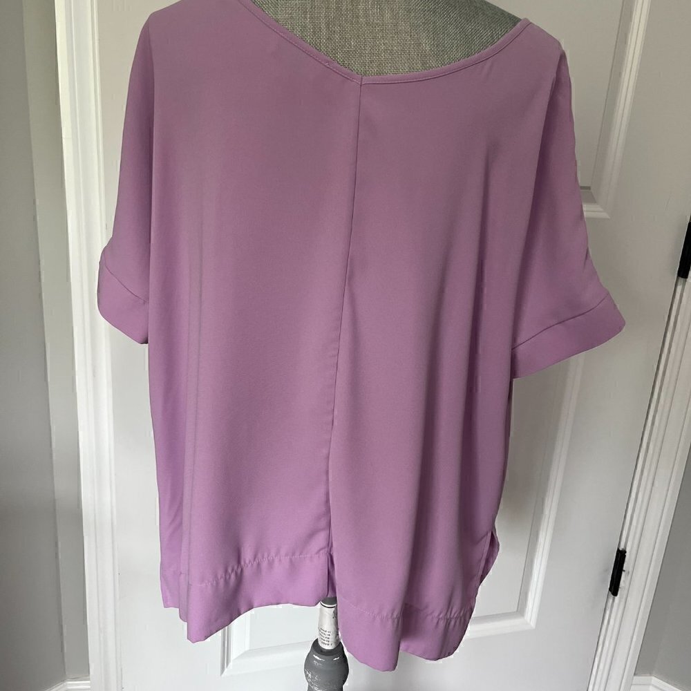 Limited Purple Short Sleeve Flowy Blouse Size M EUC - Picture 2 of 2
